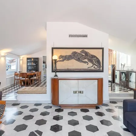 بيت للعطل The Roof *